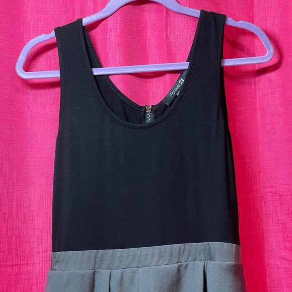 FOREVER 21 BLACK & GRAY RUFFLE DRESS SIZE M - Picture 4 of 10